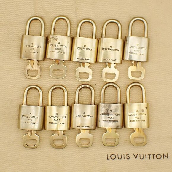 LOUIS VUITTON LV 10 Set Padlock Key Bag Charm Cadena Gold Plated France - Picture 16 of 16